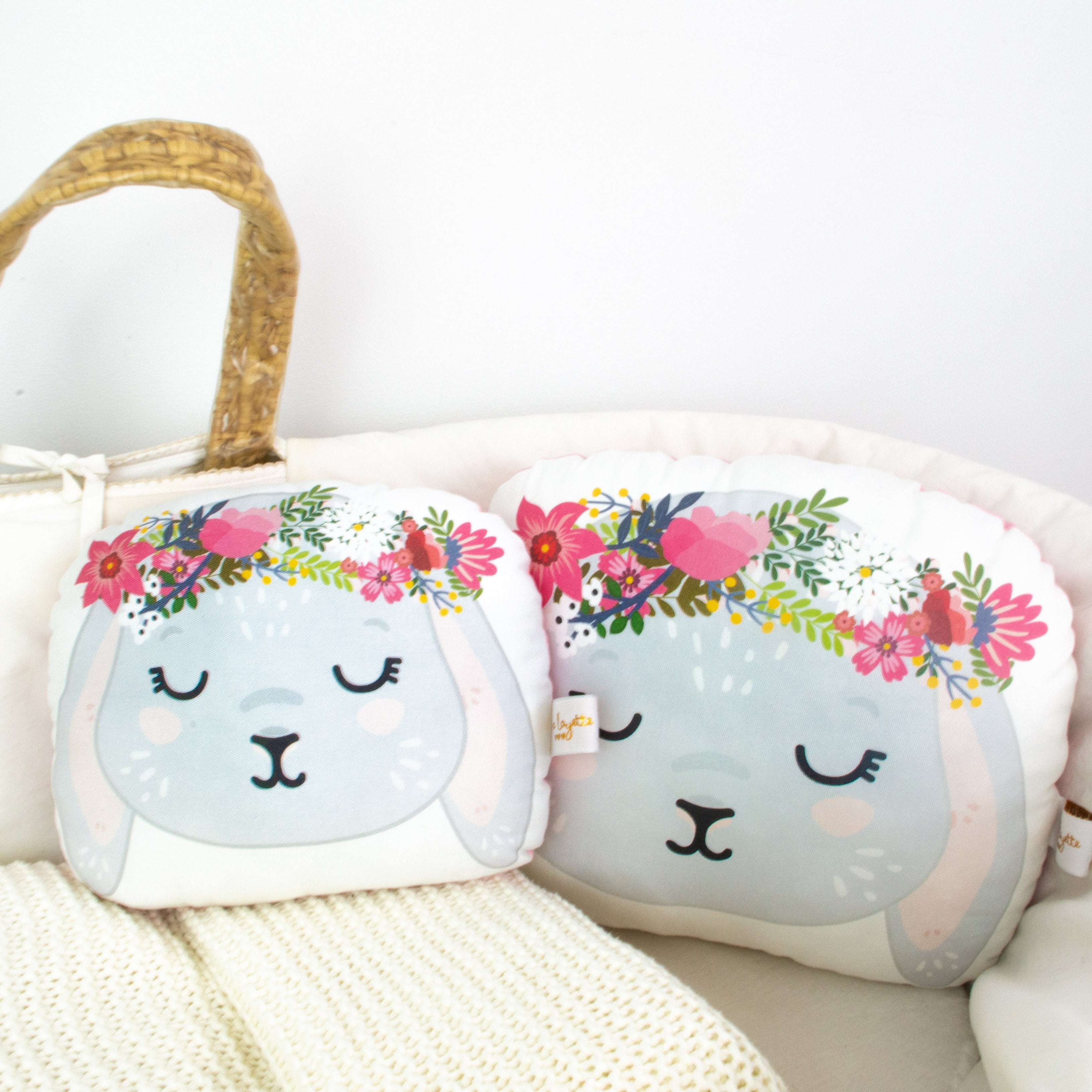 Coussin de Naissance - Lapine Couronne de Fleurs
