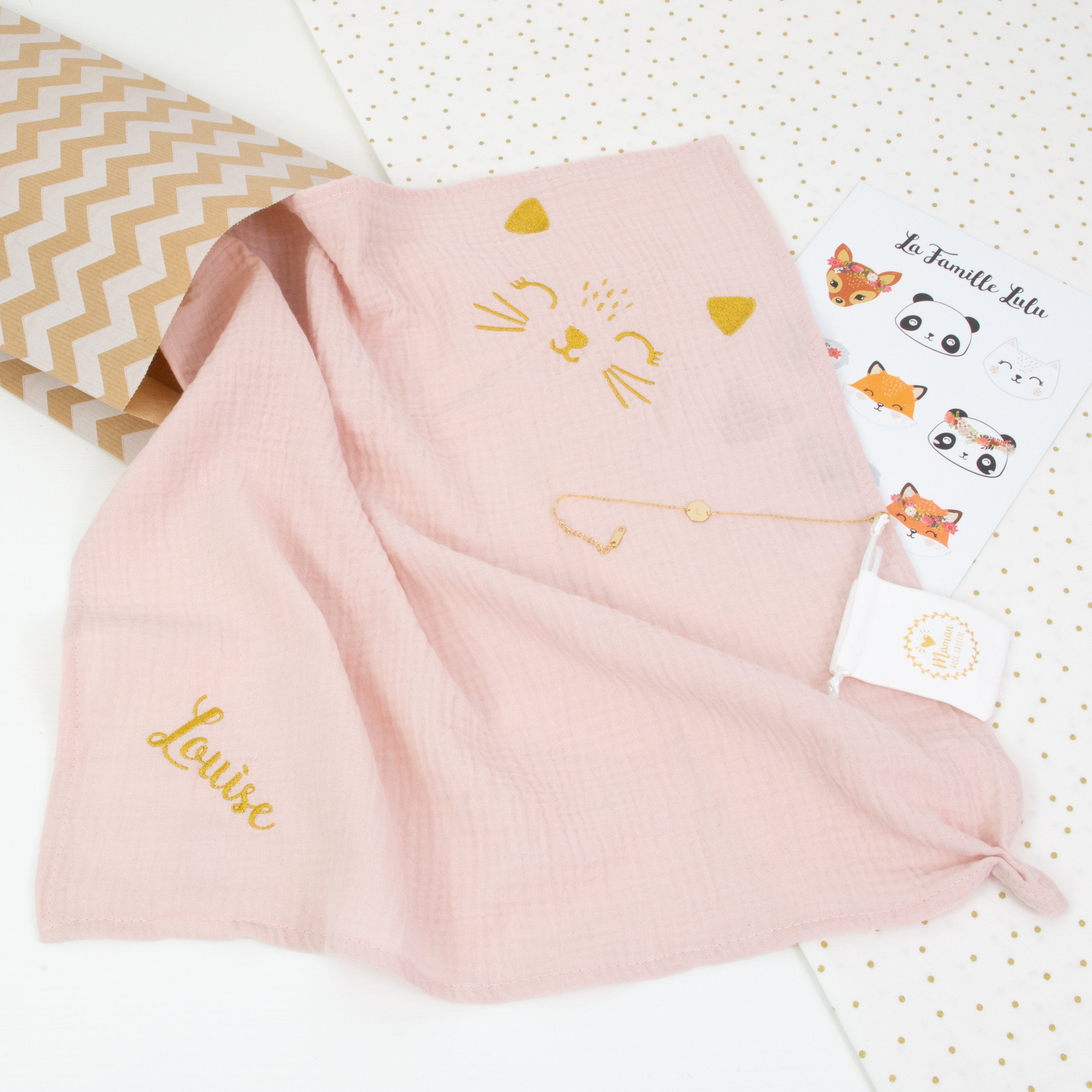 Pochette Cadeau : Doudou brodé et bracelet